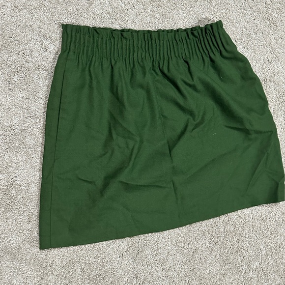 Green high waisted skirt with pockets - Picture 2 of 3